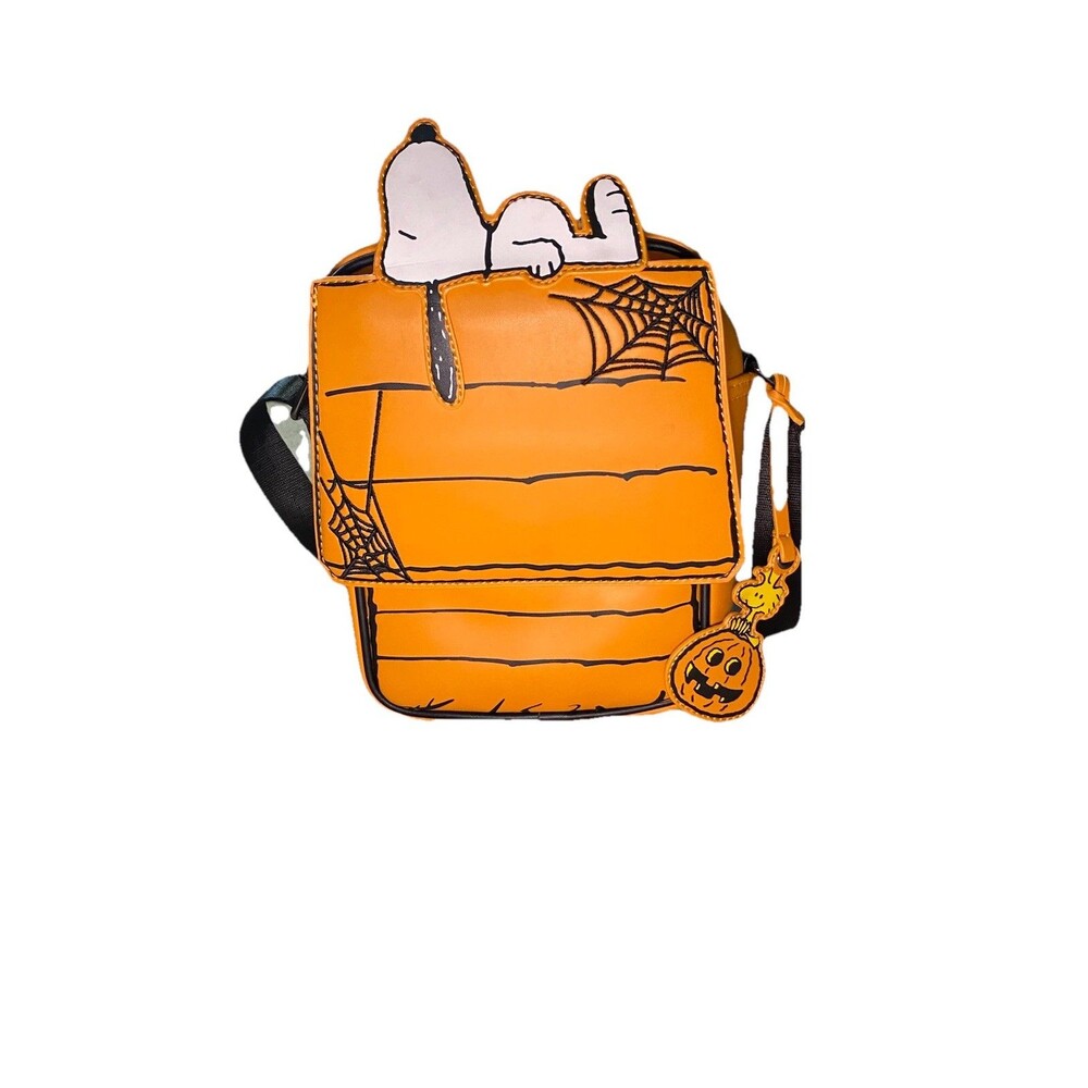 Loungefly Peanuts Great Pumpkin Snoopy Doghouse Crossbody Bag Halloween